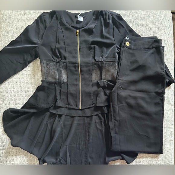 VENUS Dresses & Skirts - 2PC Venus Black Pant Set With Sheer Detail Size 6 NWT 🔥